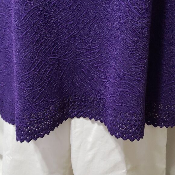 Cathy. Rounded Neckline with Cut-Work around the Neck, Cuffs  & Waist. Size 2X - Picture 4 of 13